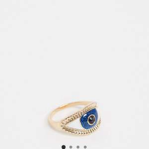 En as snygg ring från Asos som tyvärr inte passar mig! 👁
