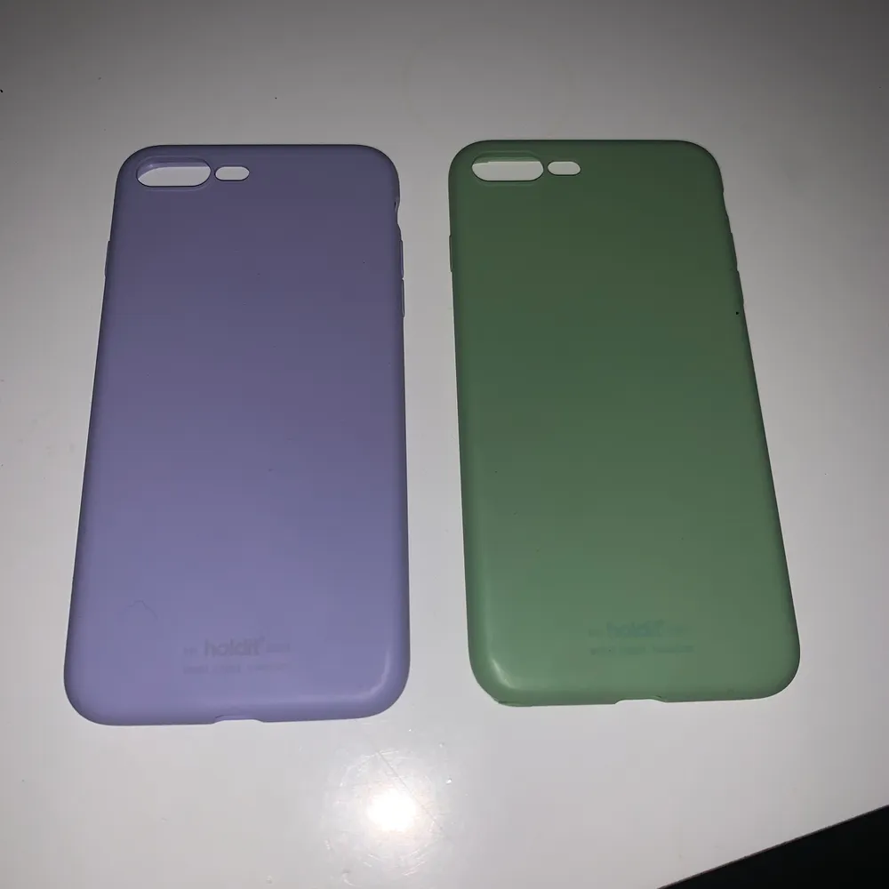 Säljer 2 holdit skal till iPhone 8 Plus. Det grön är lite trasig men fungerar som det ska ändå. Säljer det gröna för 40kr och det lila för 55kr☺️ frakt betalas av köparen!. Övrigt.