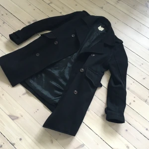 Diesel överrock - Diesel overcoat i svart, kraftig och i fin kvalité.