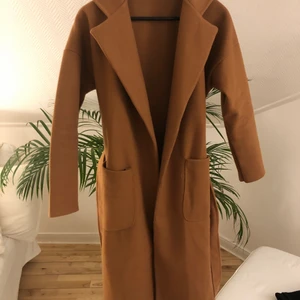 Brun kappa - Fin brun kappa från boohoo.