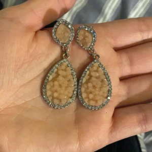 ÖRHÄNGEN  - Som nya. 