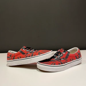 Vans  - Jag säljer min vana då som är försmå och jag inte kan andvända dom. Där är lite synlighet på att dom är använda men inte mycket.