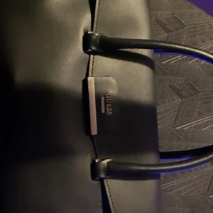 Guess väska - Jätte fin guess väska, pris kan diskuteras vid snabb affär🤗