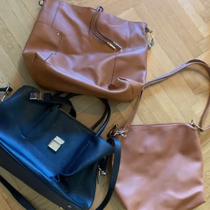 Väskor - Tre väskor fint skick säljes för 50kr/st🌸🌸