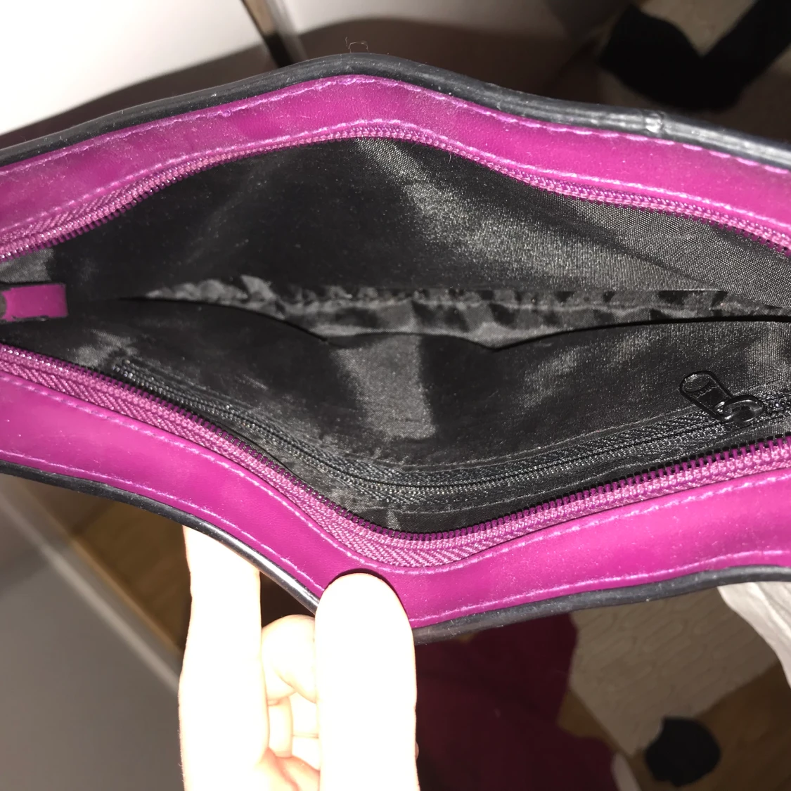 Plommonfärgad baugettebag - 91