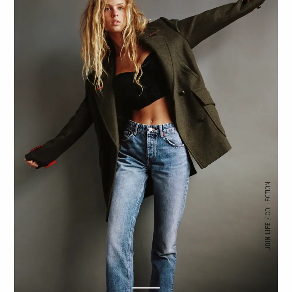 supersnygga Zara jeans (är osäker om det är mid eller high rise straight) säljer för att dem tyvärr var för stora för mig! Köp för 200 ❤️❤️. Jeans & Byxor.
