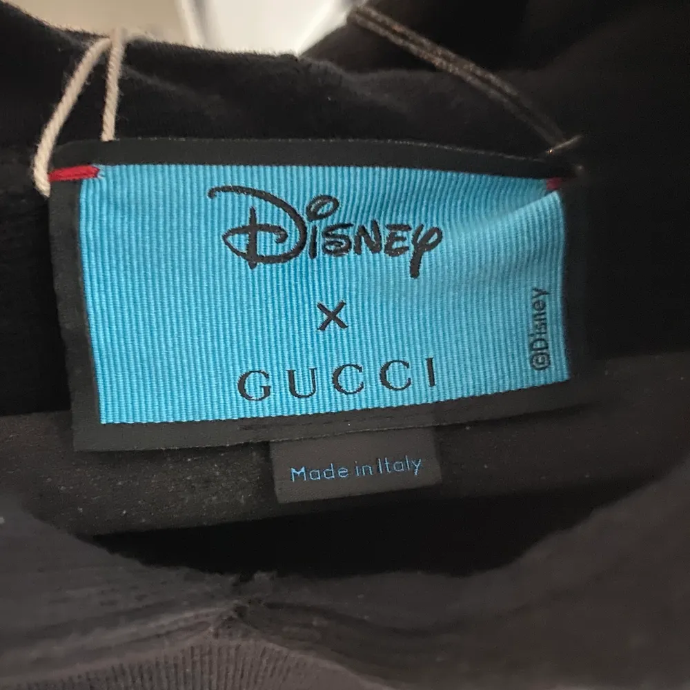 Helt ny från Guccis hemsida kvitto finns och allt nypris över 10000kr med frakt . Hoodies.