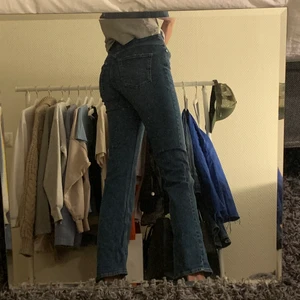 HM Bootcut High Waist stl 36 - Stl 36, passar mig med smala ben