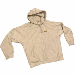 Carhartt Hoodie strl L - Supersnygg hoodie från Carhartt WIP! Den har inga flaws, helt perfekt skick. Nypris på denna hoodie är 1000kr, så passa på att köpa! Perfekt för kallare väder och denna hoodie har också skitbra kvalitet och har ett skönt, tjockt material. Kom DM om du har någon fråga!