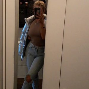 Metallic pufferjacket - Metallic pufferjacket från Kendall+Kylie i storlek S.