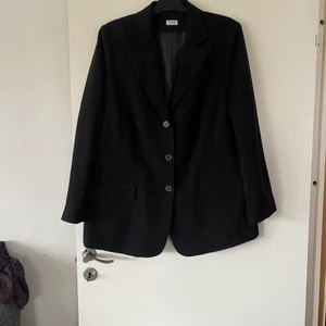 FINKAVAJ  - Finkavaj från Lindex . Perfekt skick nyskick . Fraktkostnad tillkommer i priset på ca 80kr. Kan mötas upp eventuellt i Göteborg . Tar Swish . 