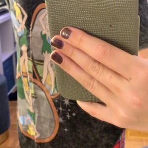 Tingeling/ Peterpan overzise tröja.  - En overzise tröja med tryck på tingeling och på ryggen står det Peter pan som ni kan se på sista bilden. Säljer på grund av att jag inte använder den, jag har beställt den ifrån Zara. Köparen står för frakten🚚 kontakta mig ifall ni har frågor, mer bilder, intresserad mm. 🤍