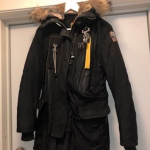 Parajumper Kodiak XXS - Säljer min Parajumper Kodiak köpt 2015 på Johnells. Använd ungefär under 3 vintrar. 