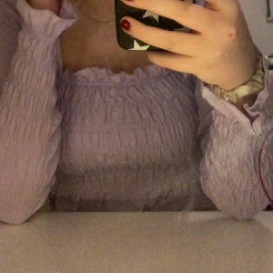 Ginatricot Lila Blus - Aldrig använd säljes pga det💜  Storlek M