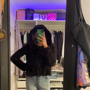 Fluffjacka - Mysig fluffjacka från Veromoda. Inga skador, säljs pga ingen användning☺️☺️