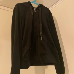 Svart kofta - Jätte mysig kofta från Gina. Aldrig använd och är i nyskick 💗💗 