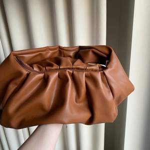 Trendig brun väska från asos. Köpare står för frakt❤️‍🩹📦🧸