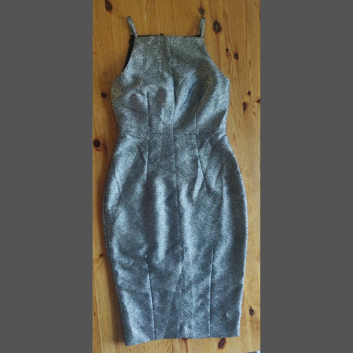 Guldig festklänning