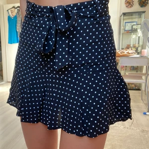 Prickig kjol - Prickig kjol från Zara