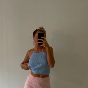 Stickad top  - Fin stickad top med knytning i ryggen 