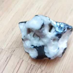 Kalksten - Fin och äkta kalksten rå. Fins I olika storlekar. Meddela oss för mer bilder och Describining om det är någonting mera som du undrar. 