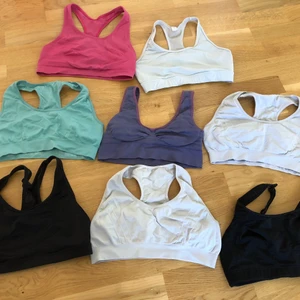 Sporttoppar xs-s - Sporttoppar, sport-bh. Storlek xs upp till s/m. Olika märken t ex champion, Lindex Billigt. 20 kr/st eller alla för 150 kr !!! Porto tillkommer
