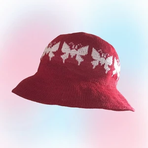 Vintage bucket hat 🎂 - Jättefin vintage bucket hat med fjärilar 🦋 Följ oss på instagram och kommentera för att få fri frakt på första köpet 💕