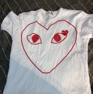 Röd Commes de garçon t-shirt - Storlek S