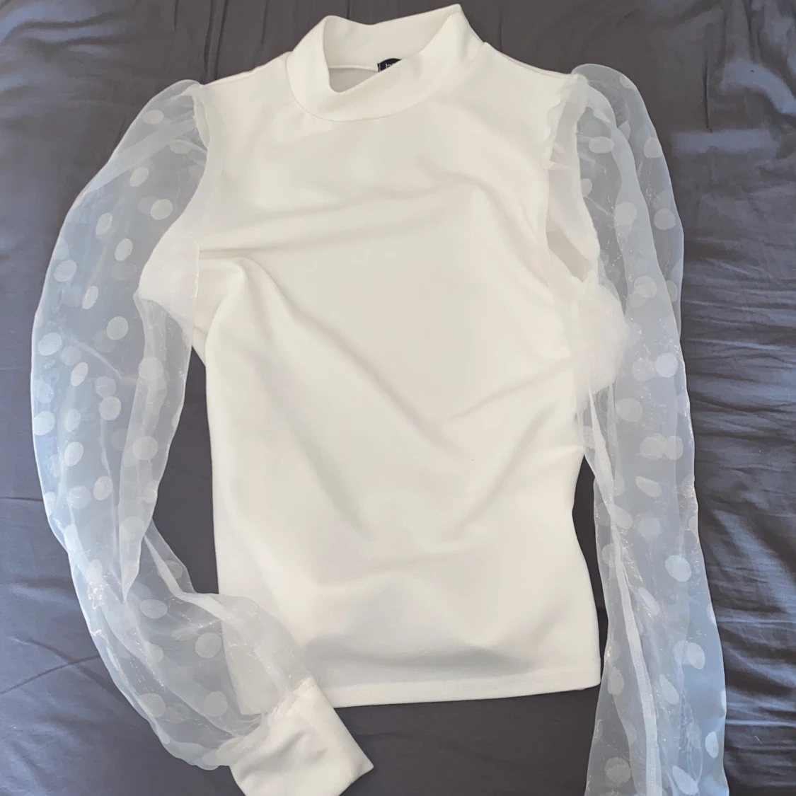 Vit topp i storlek 36