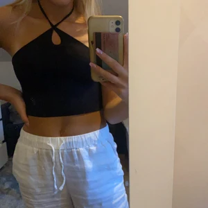 Topp från zara  - Ett jättefint linne från zara som jag aldrig har använt bara klippt bort lapparna på. Köparen står för frakten 💕