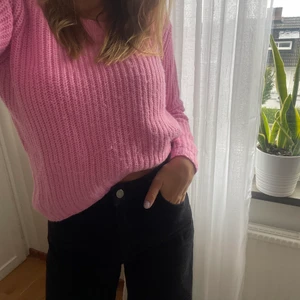 Sticka tröja - Jätte fin använd fåtal gånger. Är storlek 158/164 men skulle mer säga att det är en S. Bra skick 