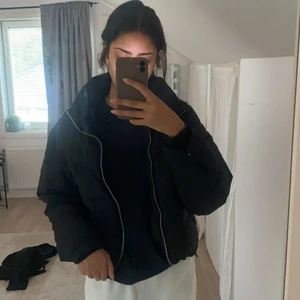 Dunjacka  - Dunjacka från Ginatricot! Använd fåtal gånger. Ordinarie pris: 599kr!✨