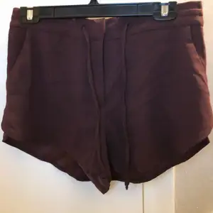 Helt nya shorts, säljes då de inte satt som jag ville🤍 prislappen är kvar🤍 storlek 38🤍 frakt tillkommer #shorts #hm #h&m (fraktkostnaden kan ändras)