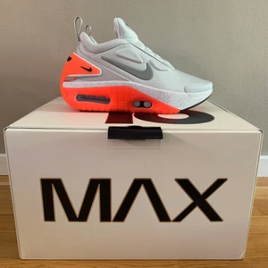 Nike Air Max Adapt Pure Platinum -  Backed by FitAdapt technology, the Adapt Auto Max extends the storied concept into 2020 with power laces that allow you to set and save the perfect fit and look, including tailored lighting. Choose from 13 iconic colours, with the option of making them pulse for up to an hour. Take the experience to a new level by adjusting the shoe and its lighting using only your voice, with the help of Siri Shortcuts and Google Assistant.