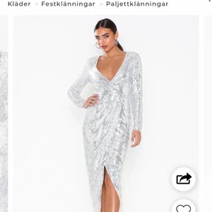 Balklänningar  - Två stycken balklänningar / festligare klänning från Nelly.Com i olika färger. Storlek S (34) i båda. Aldrig använda och sitter väldigt fint på. 300 styck för varje (pris kan diskuteras) 