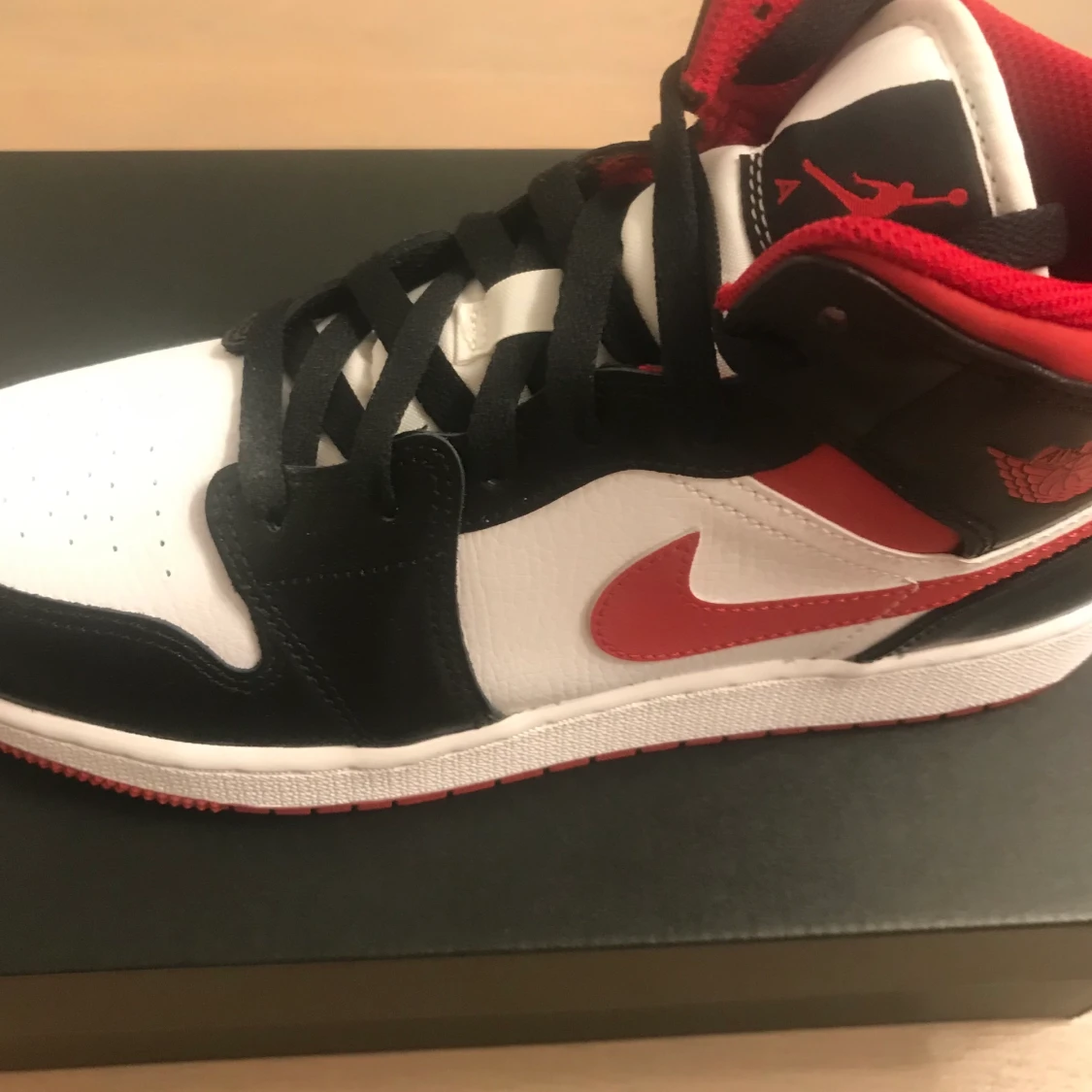 Jordan 1 Mid Gym Red 39 - 90