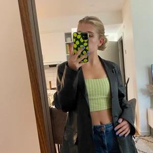 Fint grönt linne  - Köpt på zara. Använd en gång!!! Säljer pga använder ej