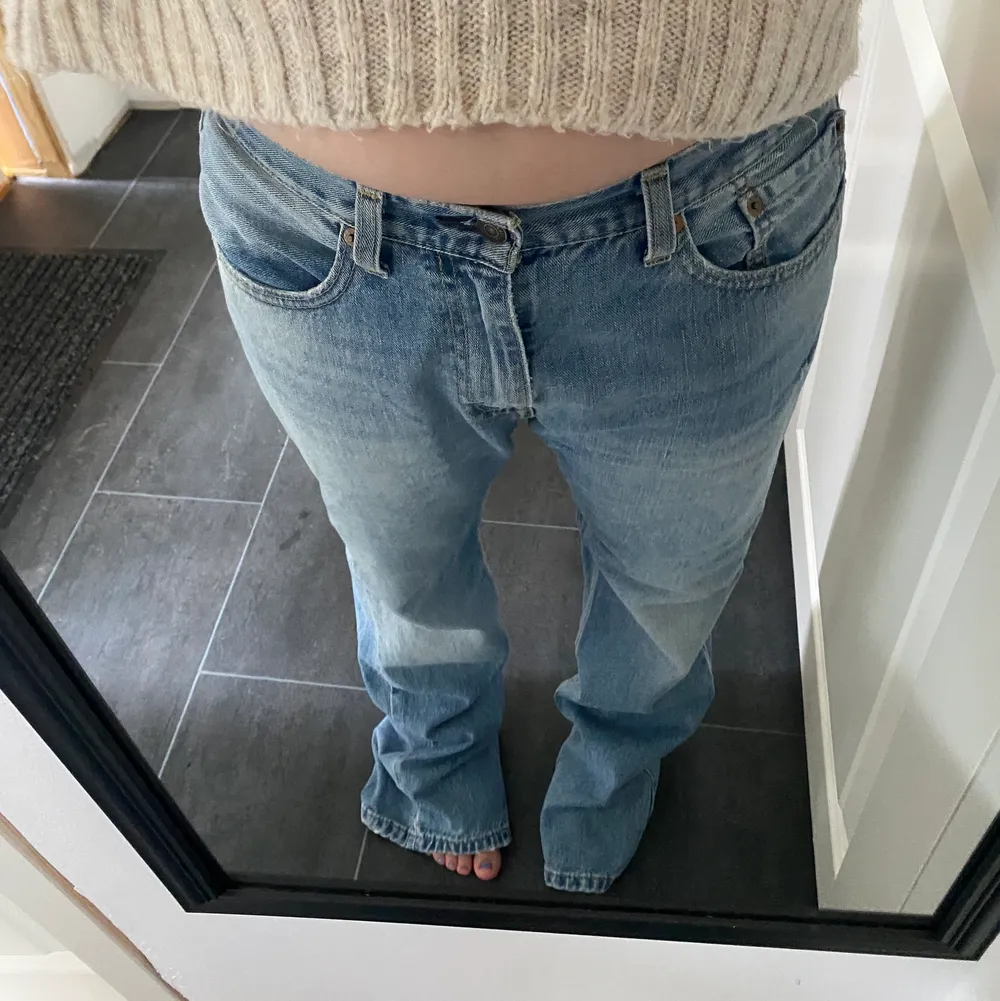 Jättesnygga jeans från Levis, fler bilder finns vid intresse!. Jeans & Byxor.