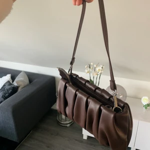 Väska - Aldrig använd brun väska. Kan posta men då står köpare för frakt 🥰