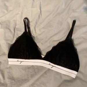 Bh - En snygg bh inte ens använd då den var för liten för mig,nypris 150 säljer för 80 kr 