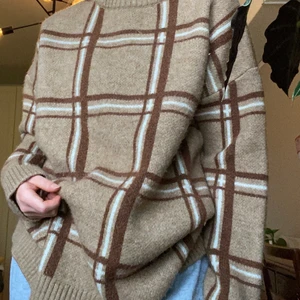 Stickat  - Jätte mysig stickad tröja. Endast använd fåtal gånger. Mötas eller frakt mot avgift 