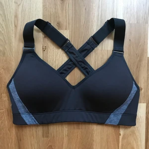 Sport bh xs - Bra skick. Följ mig, jag lägger till massor av kläder till samma pris!