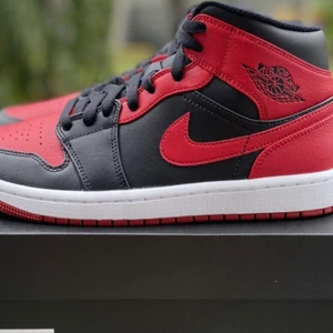 Helt nya jobb jordans 1🌸kartong finns - Helt nya🌸 kom med bud🌸.     Storlek: 39