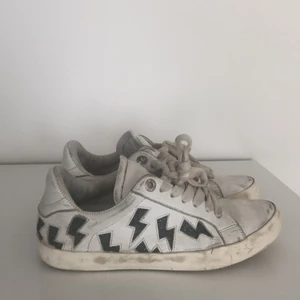 Zadig voltaire skor  - Själver dessa super fina zadig skor som jag långre inte kan hitta att man kan köpa💕 Då dom är lite slitna på vissa ställen så själver jag dom för bra pris och priset går att diskutera🥰 Ny pris va cirka 2500kr och jag själver för runt 500kr 