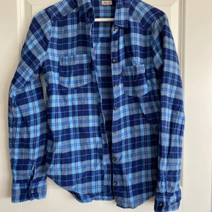 Hollister skjorta säljes!  - Endast använd ett fåtal gånger.