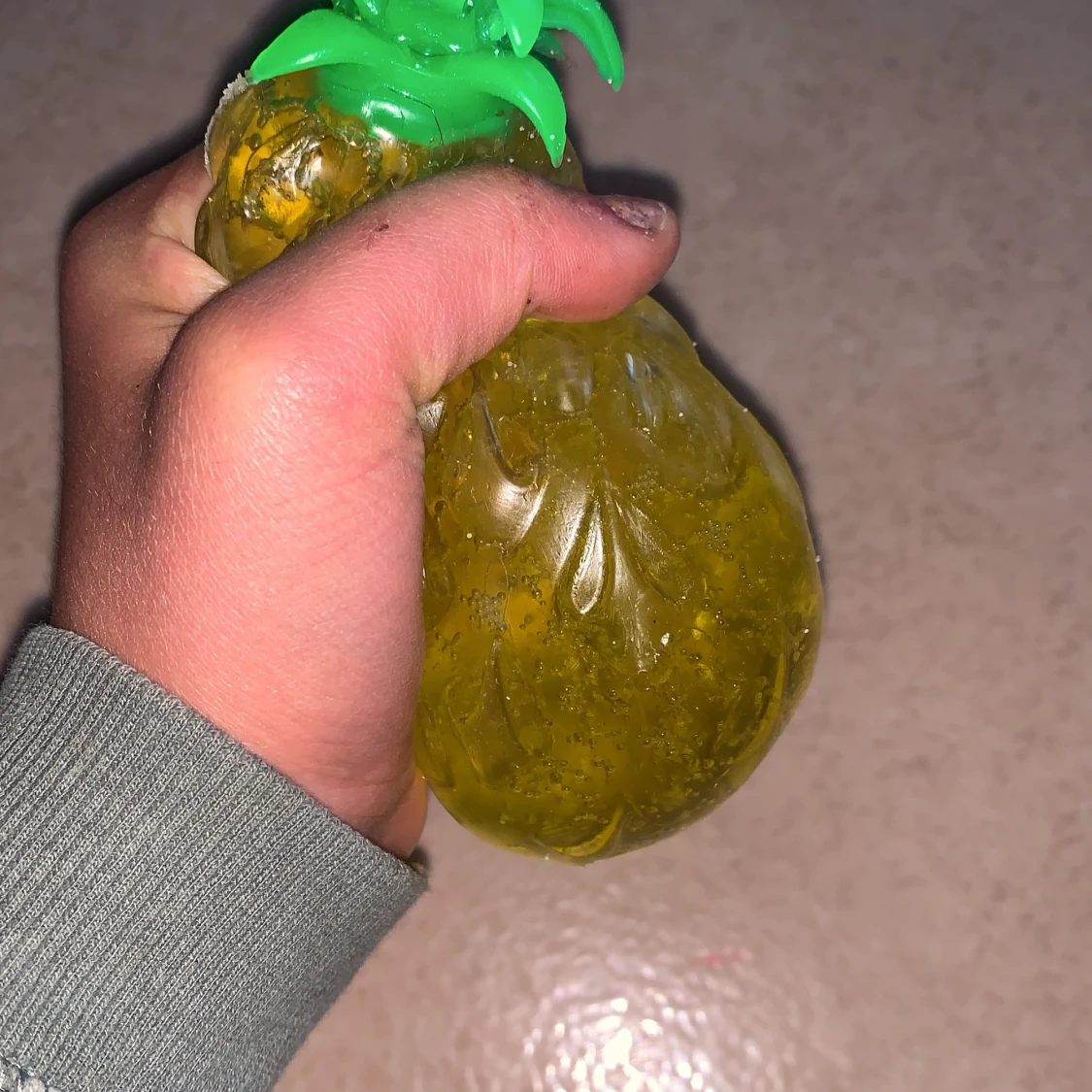 Ananas stressboll - 84