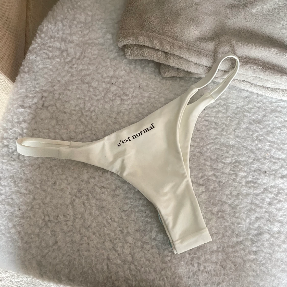 Cest normal bikiniunderdel krämvit