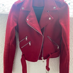 Röd mockajacka - Storlek S