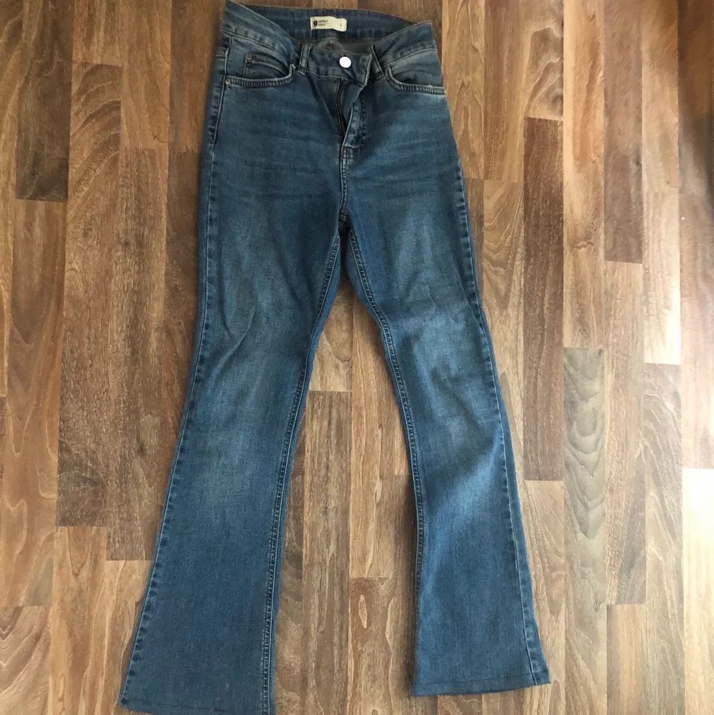 Gina tricot jeans bootcout storlek s, knappt använda!. Jeans & Byxor.