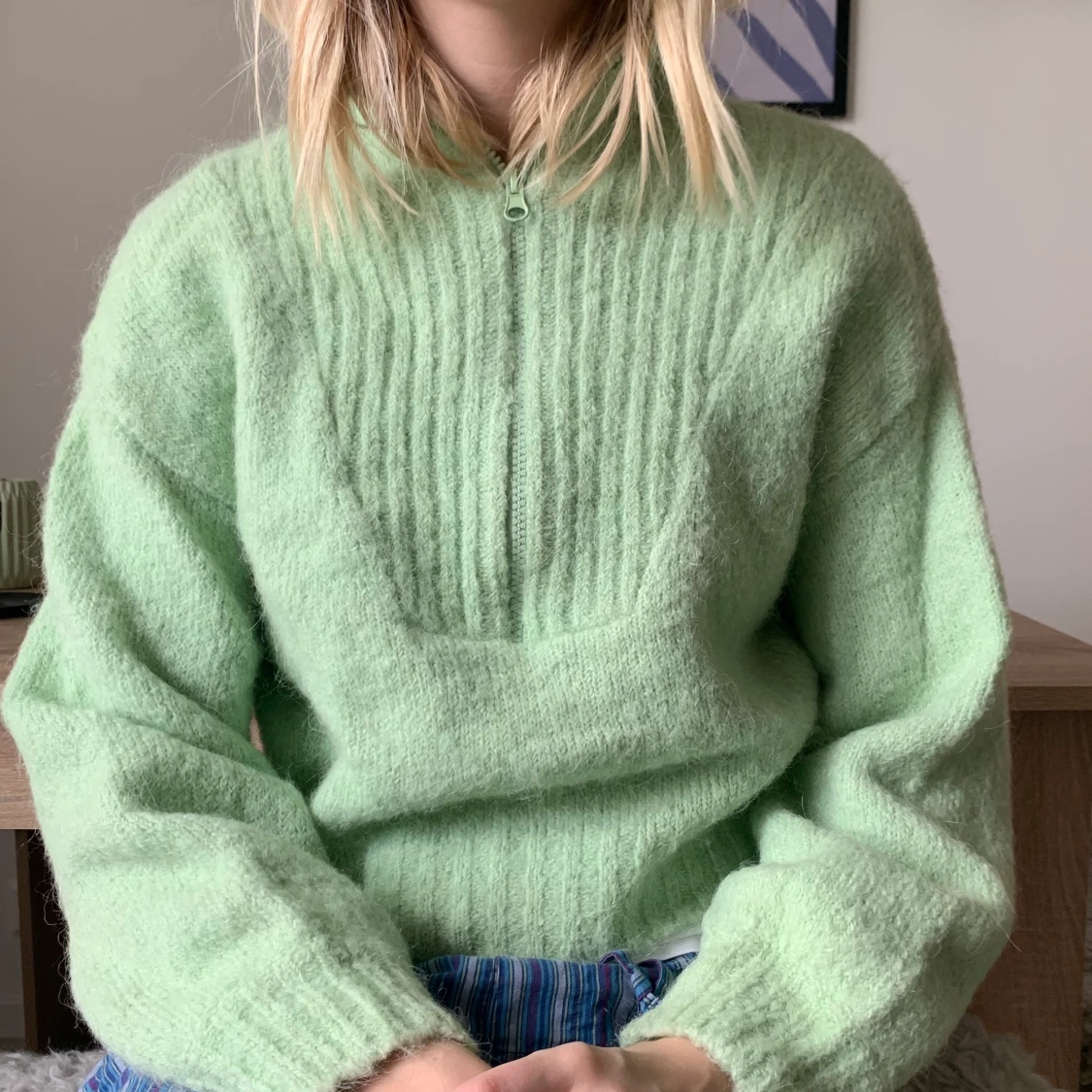 Stickad grön tröja från Weekday strl S